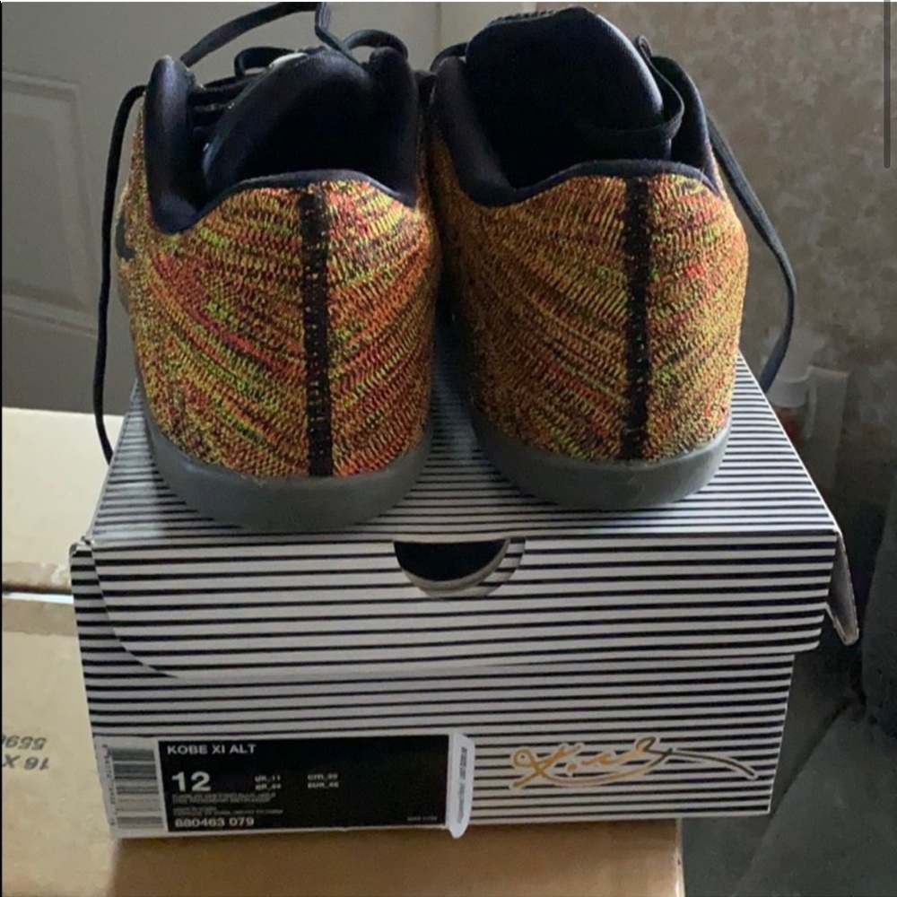 Kobe 11 alt tumbled grey